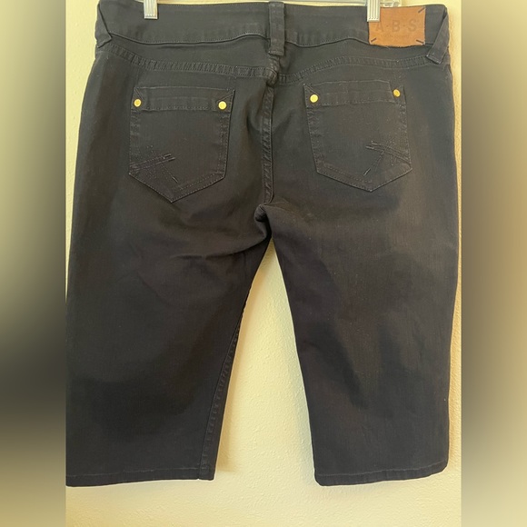 ABS by Allen Schwartz Ladies Black Capri Jean Shorts Size 32 - Picture 3 of 13